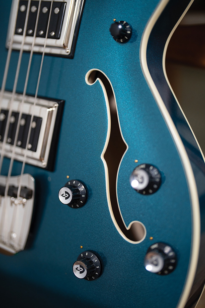 Close-up Starfire Deluxe Bass Teal the Deal