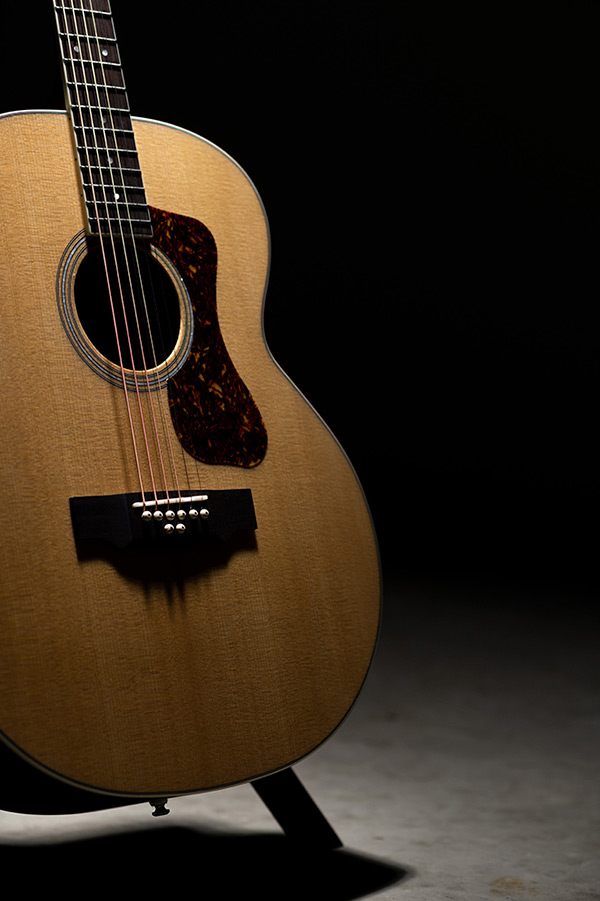 Close-up BT-258E Deluxe Baritone Natural angle view of body with dramatic lighting