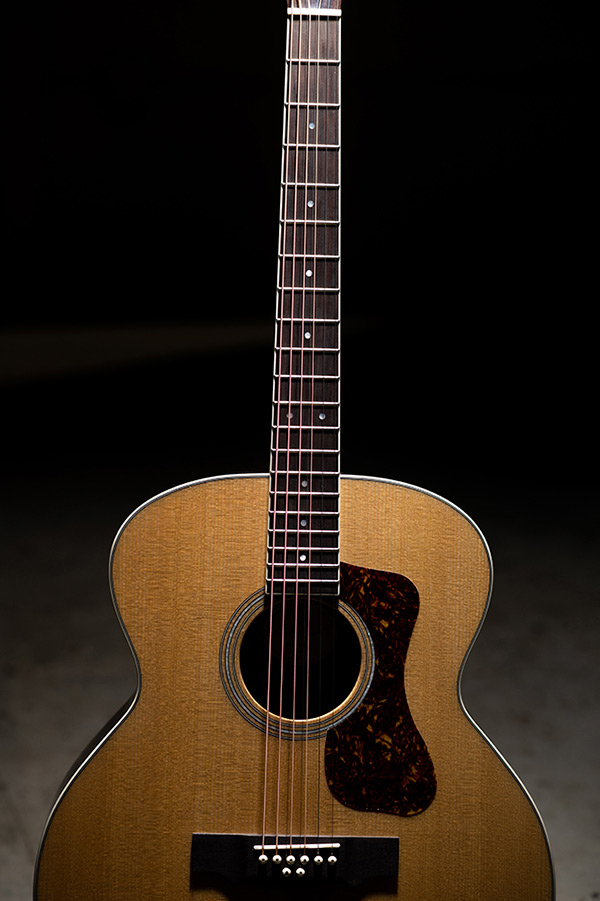 Close-up BT-258E Deluxe Baritone Natural front view of neck and body