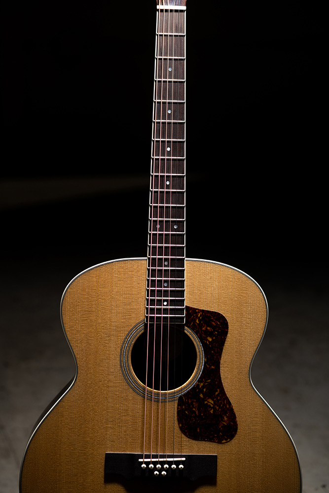 Close-up BT-258E Deluxe Baritone Natural front view of neck and body
