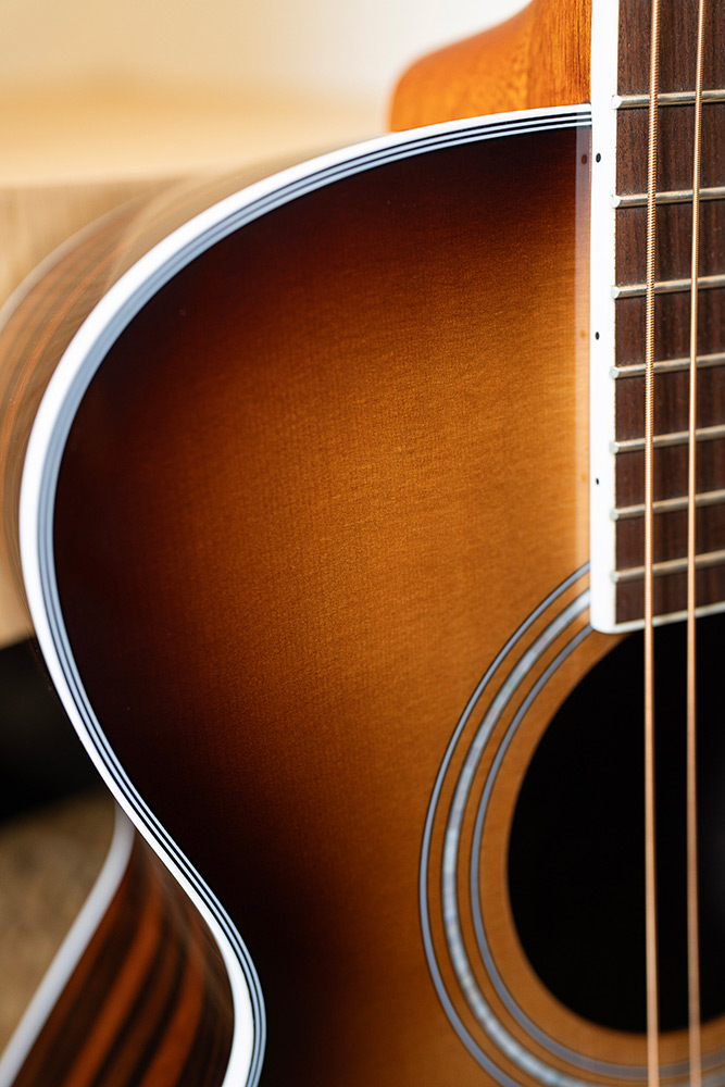 Close-up M-260E Deluxe Edge Burst binding