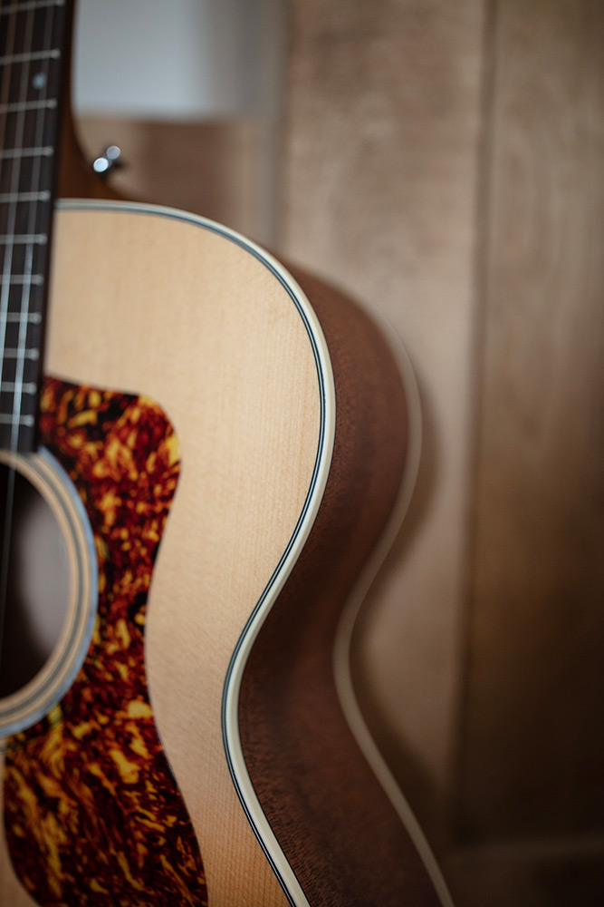 Close-up of OM-240E Natural binding