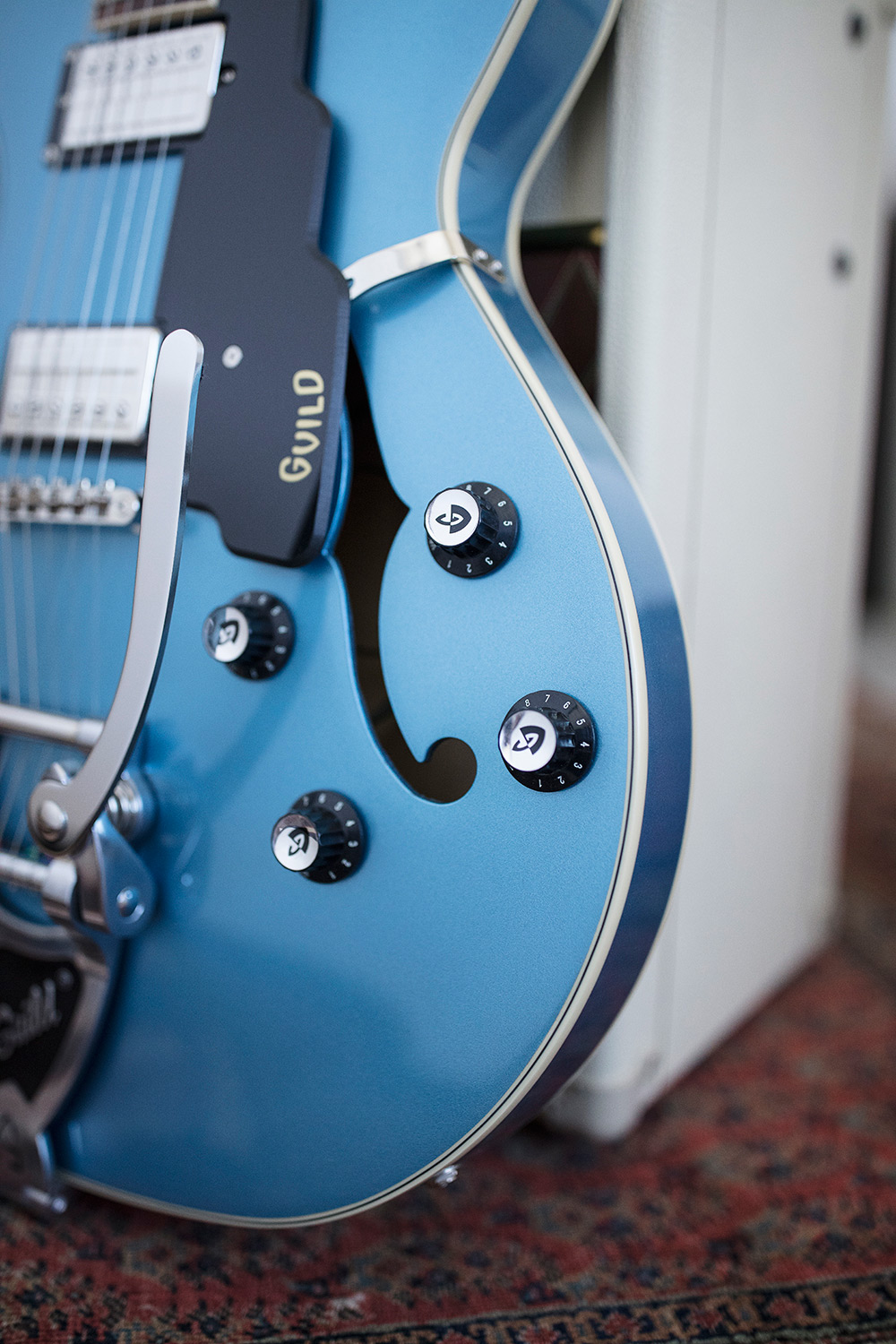 Starfire I DC Pelham Blue body showing knobs