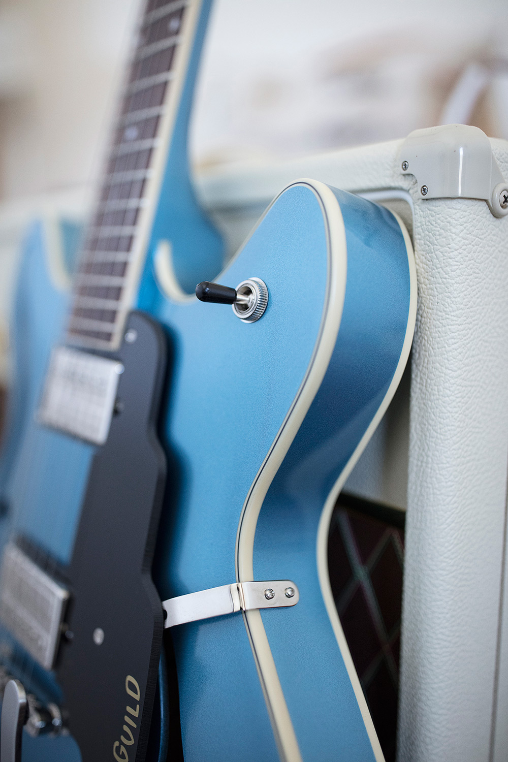 Close-up view of Starfire I DC Pelham Blue side curves showing