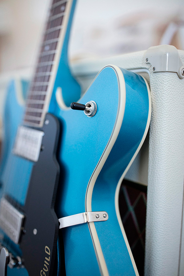 Thumbnail close-up view of Starfire I DC Pelham Blue side curves showing