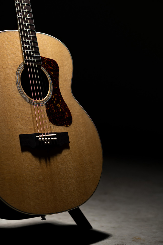 Close-up BT-258E Deluxe Baritone Natural angle view of body with dramatic lighting