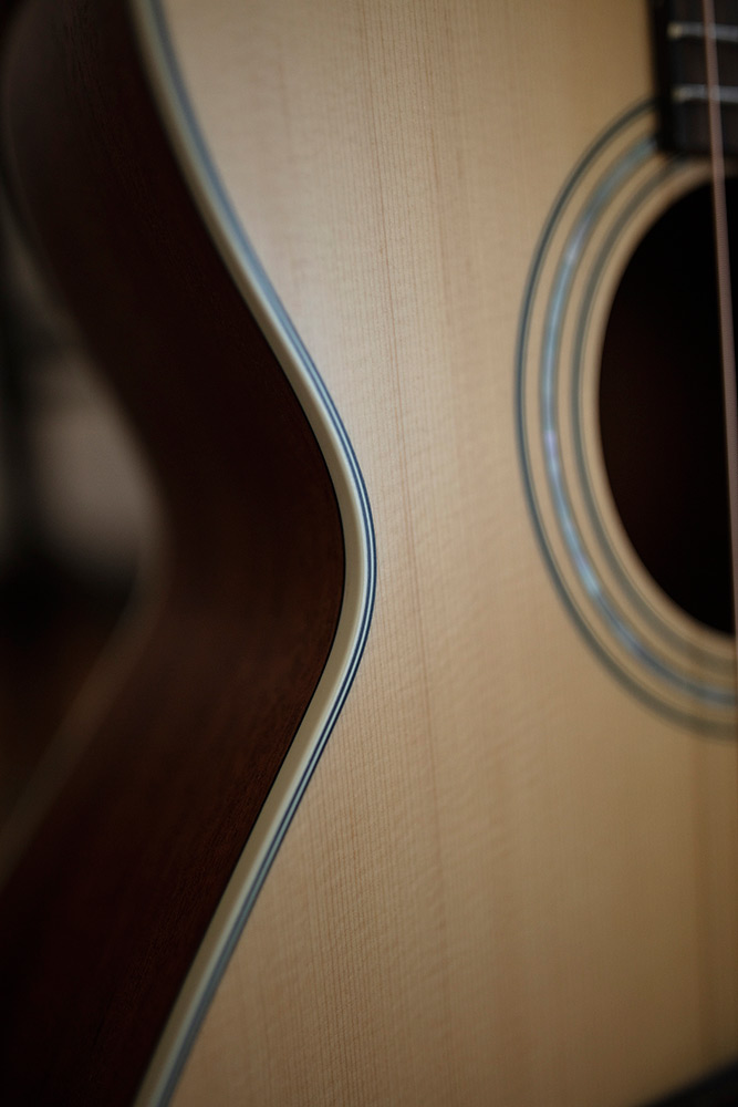 Close-up M-240E Natural binding