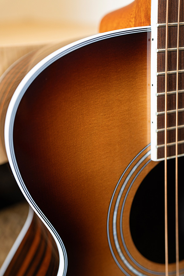 Close-up M-260E Deluxe Edge Burst binding