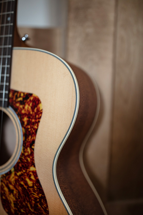 Close-up of OM-240E Natural binding