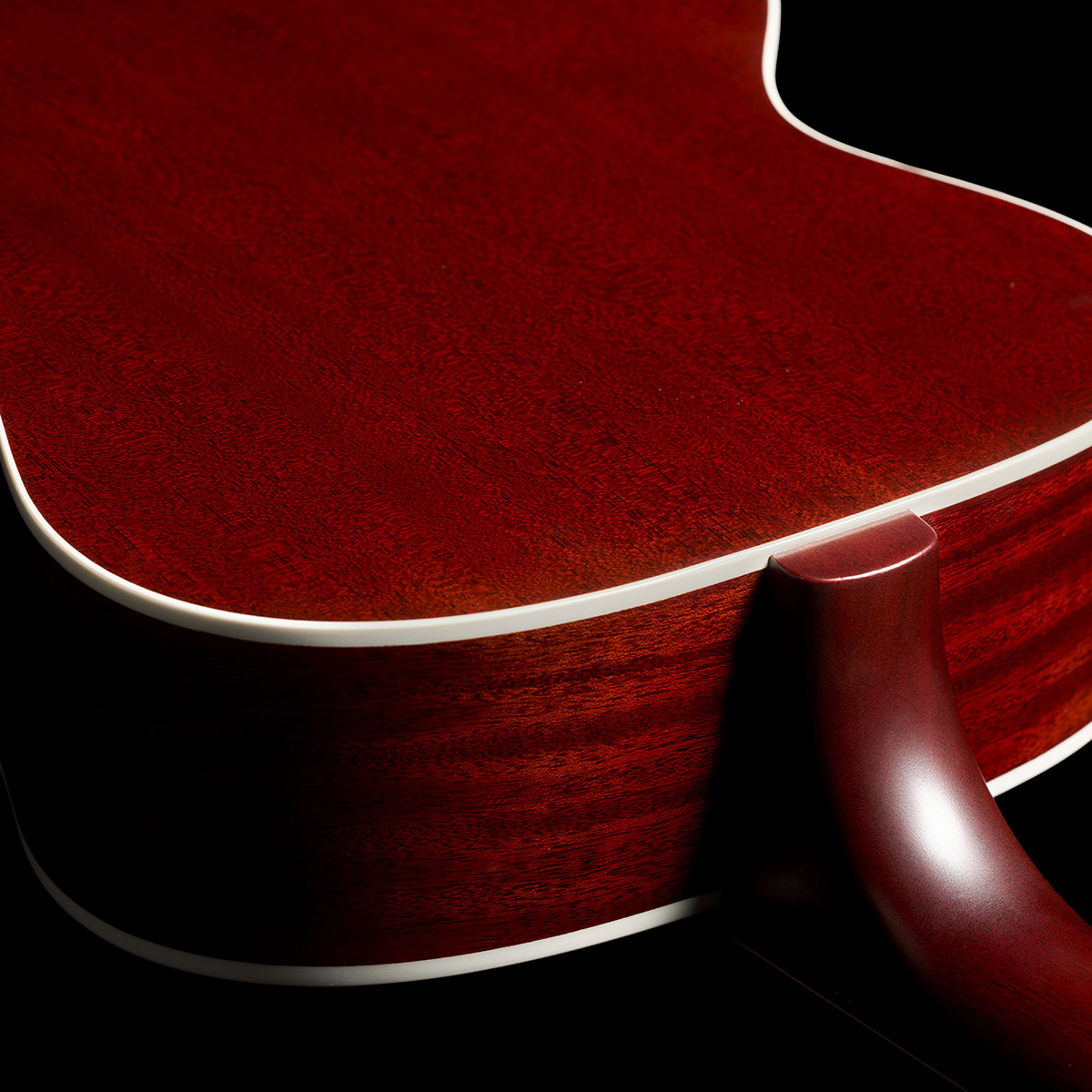 Close-up of F-412 Standard Natural neck heel thumb