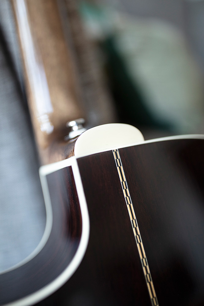 Close up of OM-150CE Natural back heel