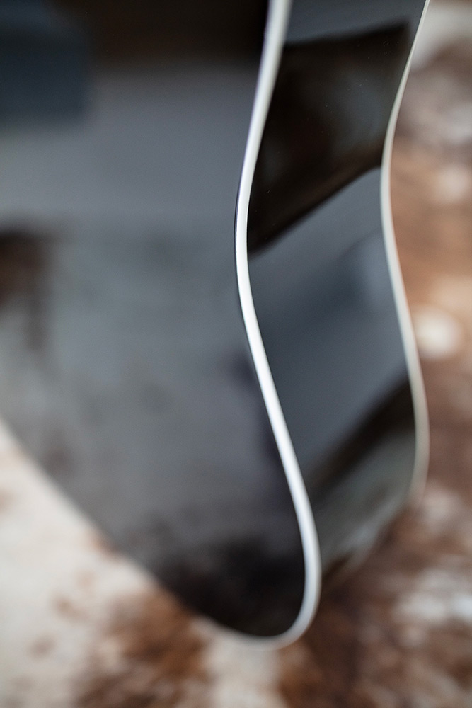 Close up of D-140CE Black side curve