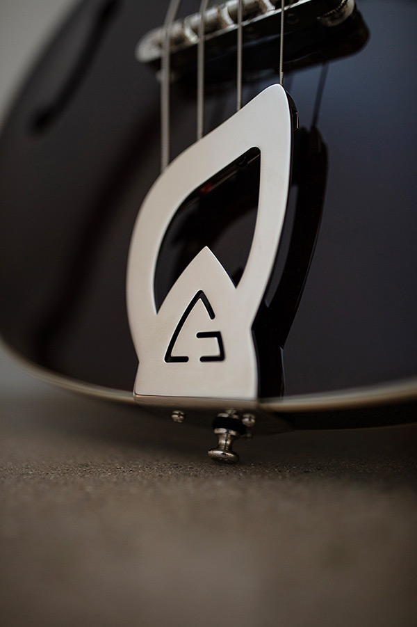 Starfire I Vintage Walnut close-up of tailpiece thumb