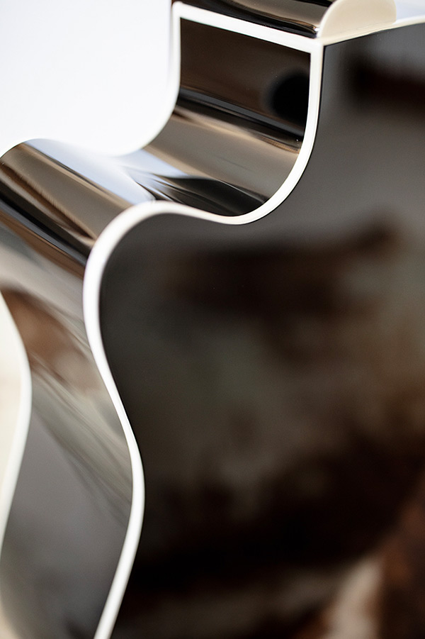 Close up of D-140CE Black body back curve thumbnail