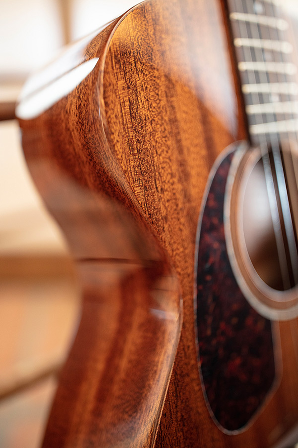 Close up M-120 body curve thumbnail