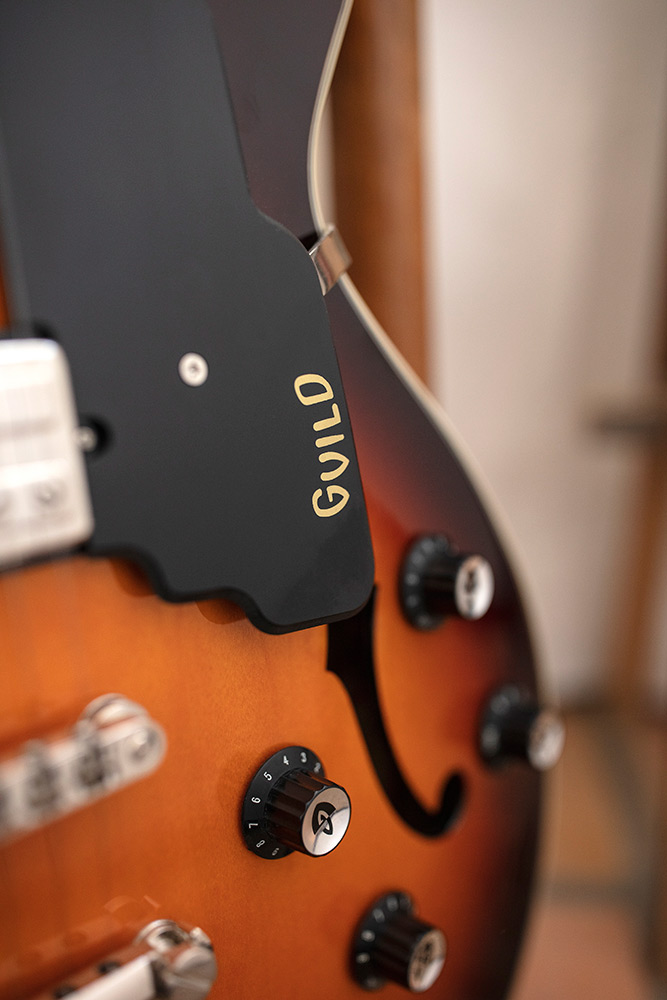 Starfire I SC Antique Burst body view showcasing the pickguard