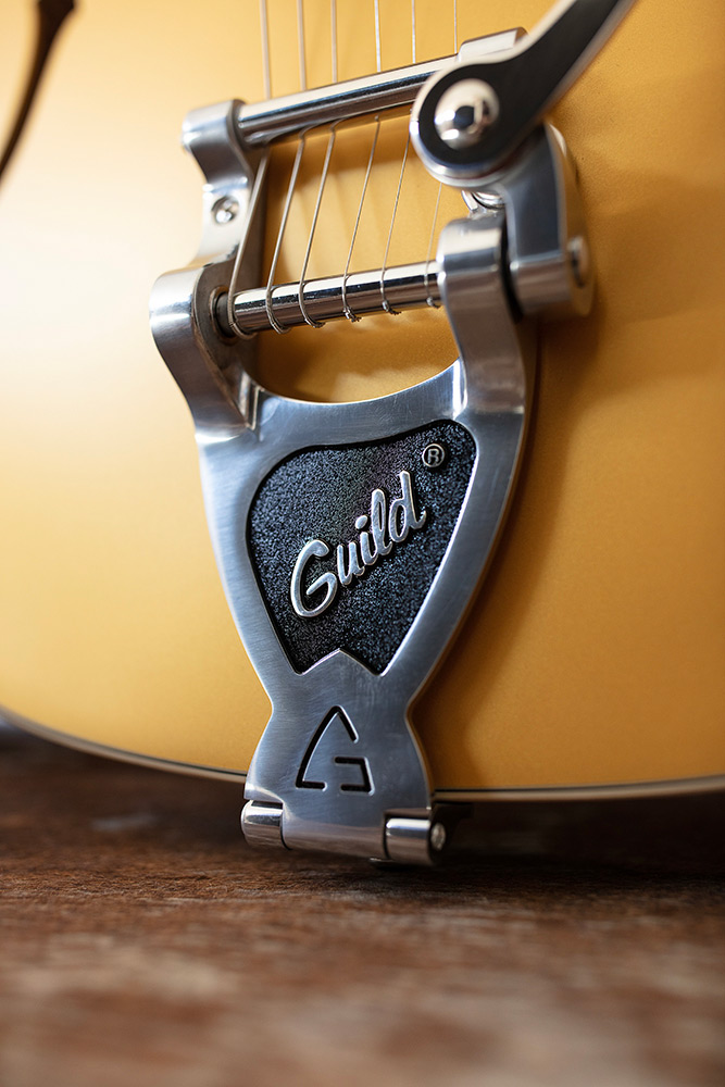 Starfire I Jet90 Satin Gold electric guitar vibrato tailpiece