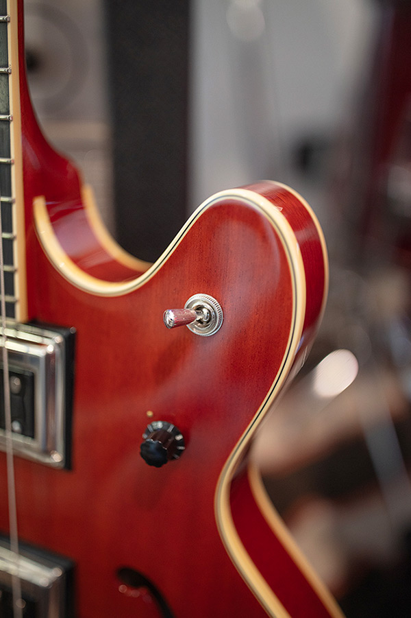 Close-up of Starfire II bass switch