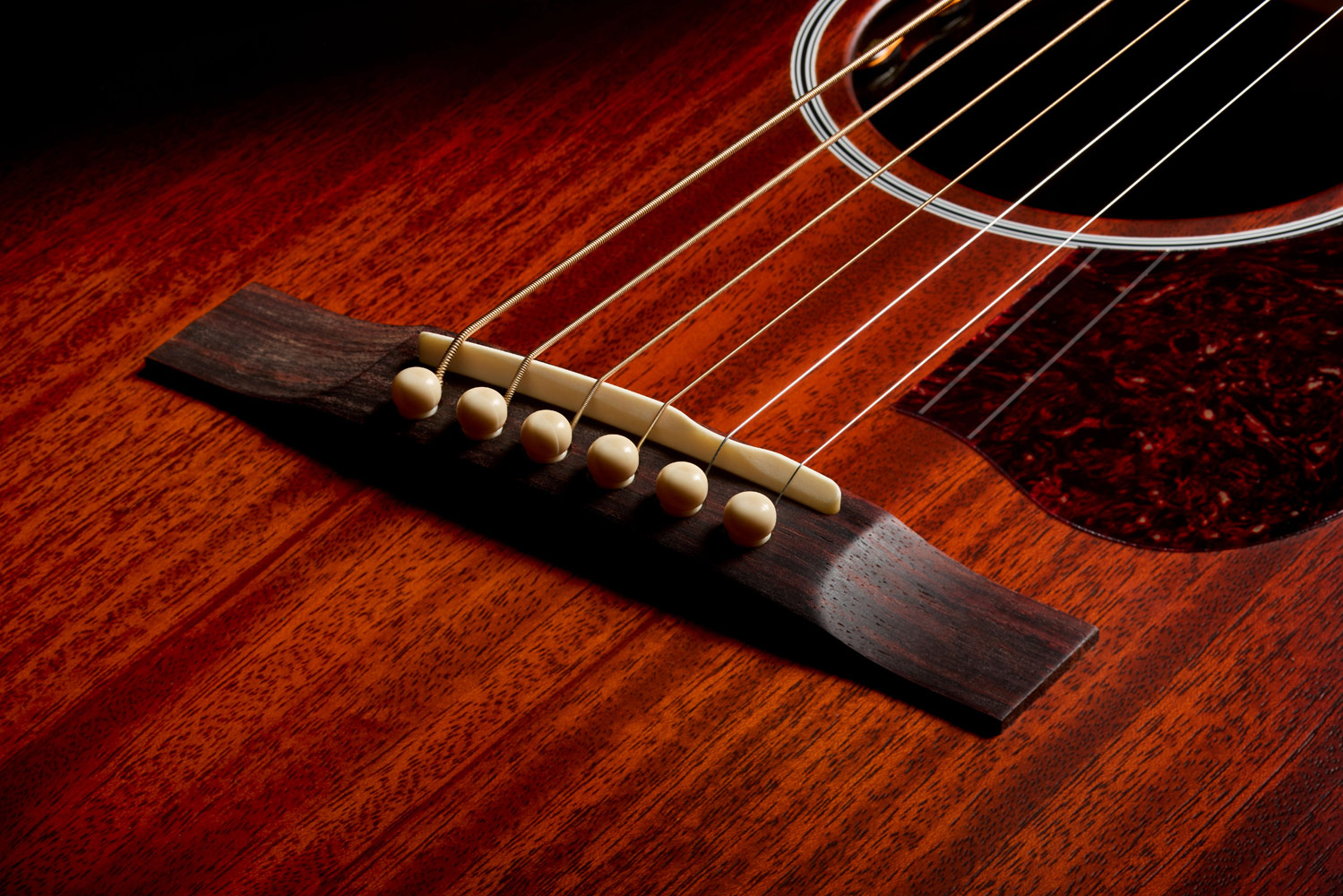 Close-up of M-20E Vintage Sunburst bridge