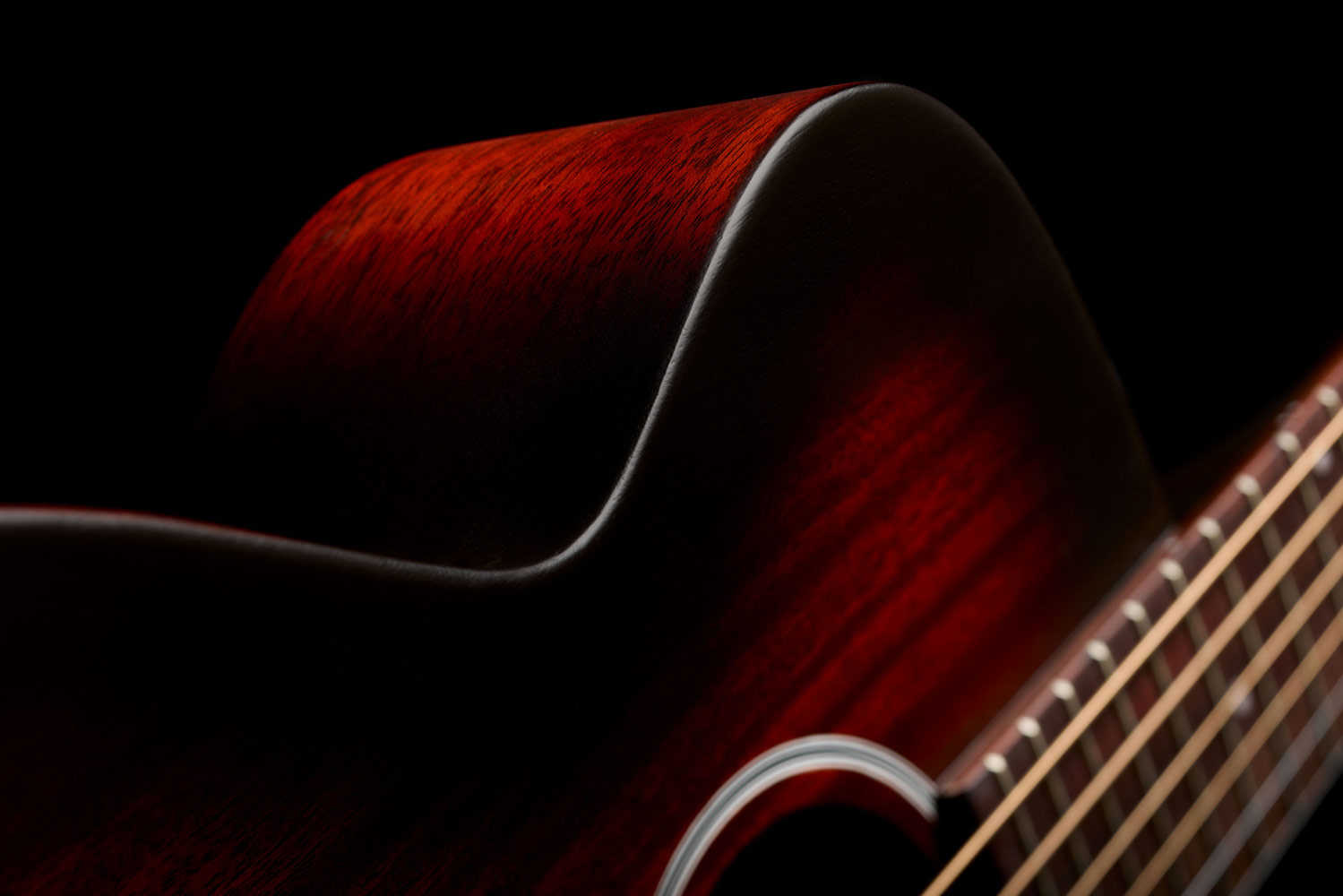 Close-up of M-20 Vintage Sunburst curved shoulder
