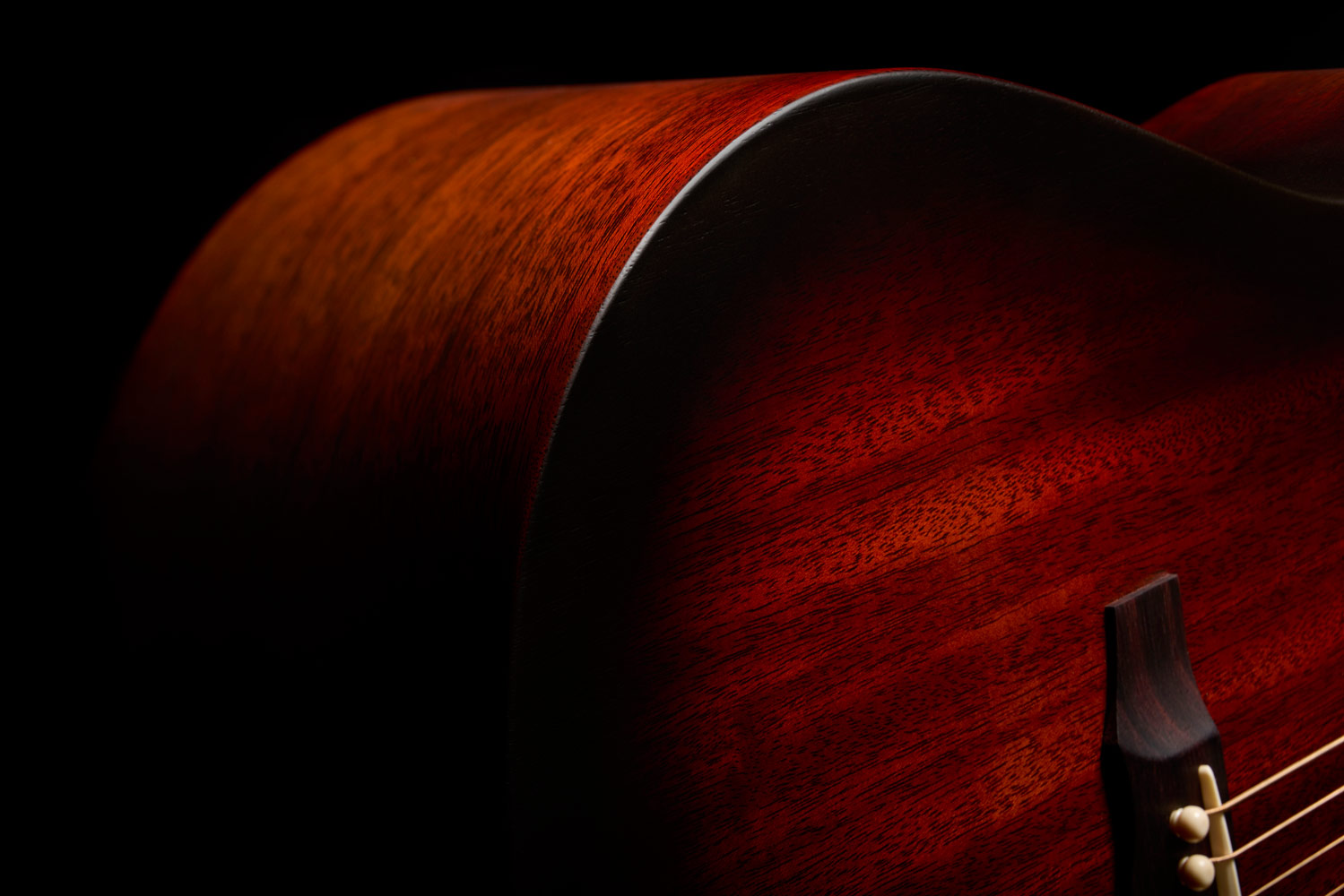 Close-up of the back of the D-20 Vintage Sunburst bottom body curve