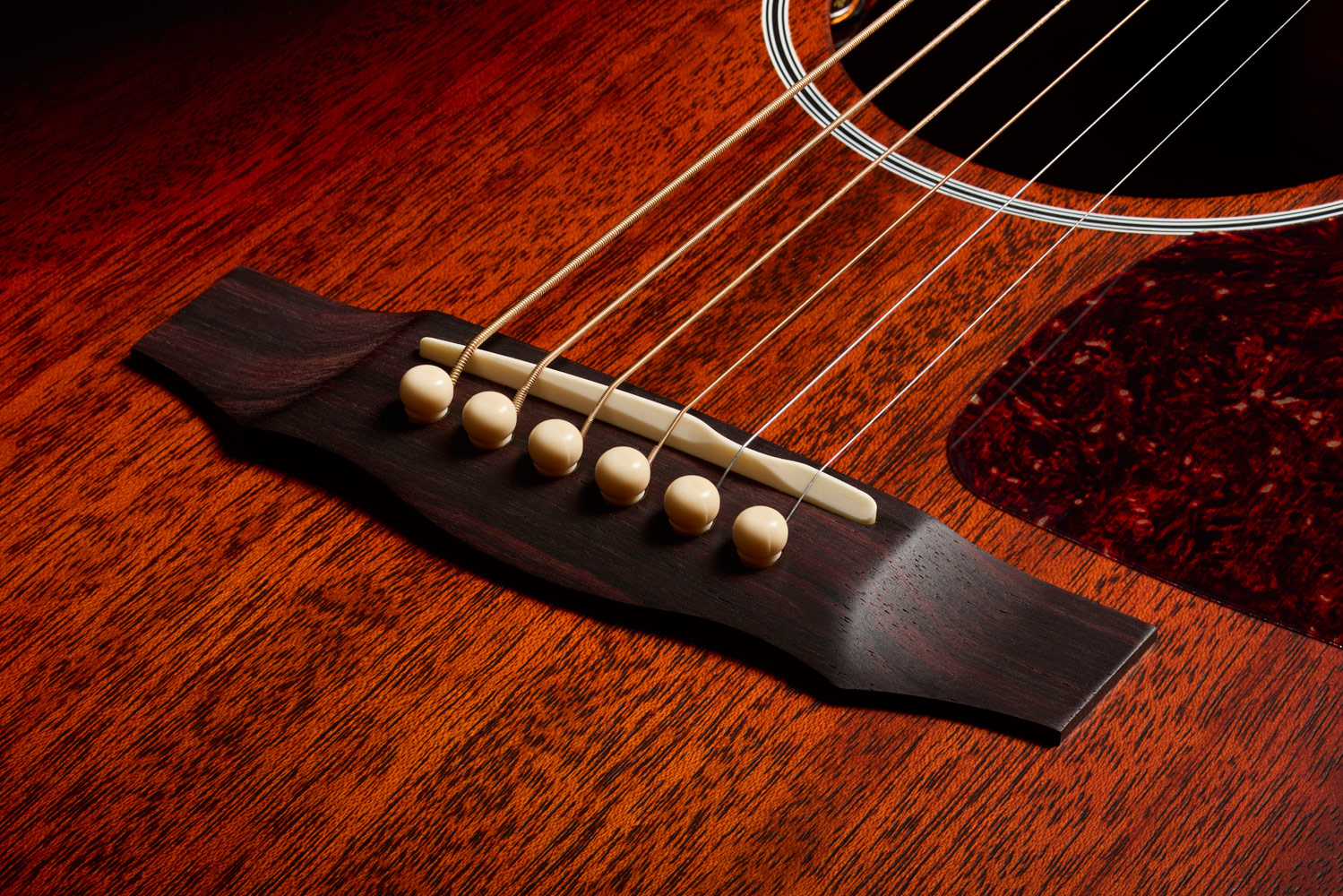 Close-up of D-20 Vintage Sunburst bridge