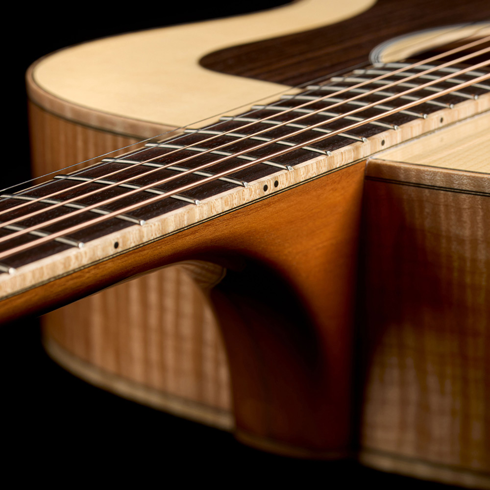 Close-up of VR1 F-40 Au Naturel side of neck and neck heel thumb