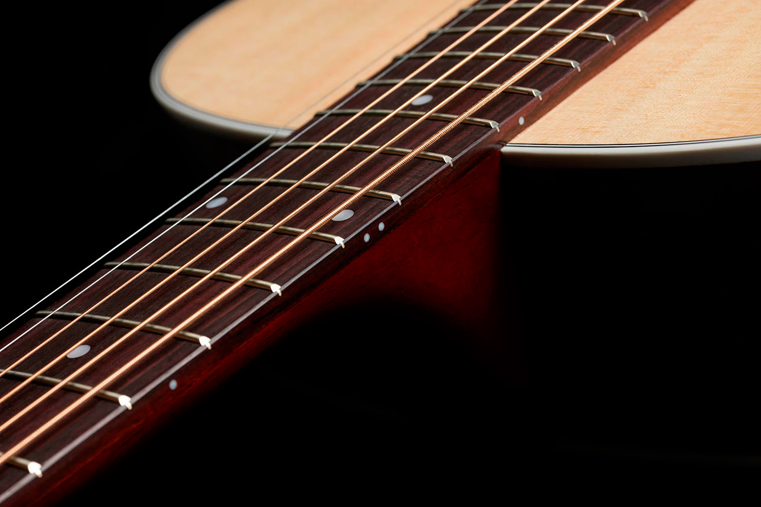 Close-up of the M-40 Standard Natural neck