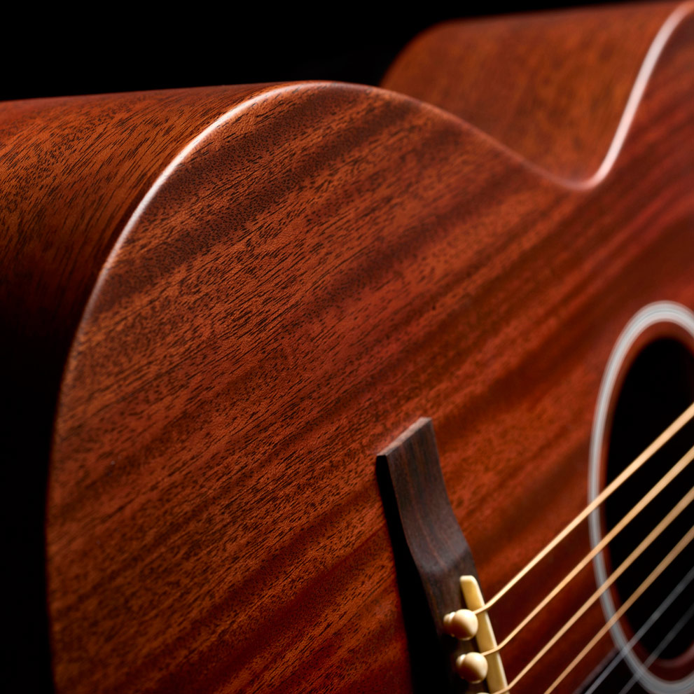 Close-up of M-20 Natural curved body thumb