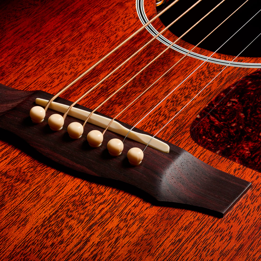 Close-up of D-20 Vintage Sunburst bridge thumb
