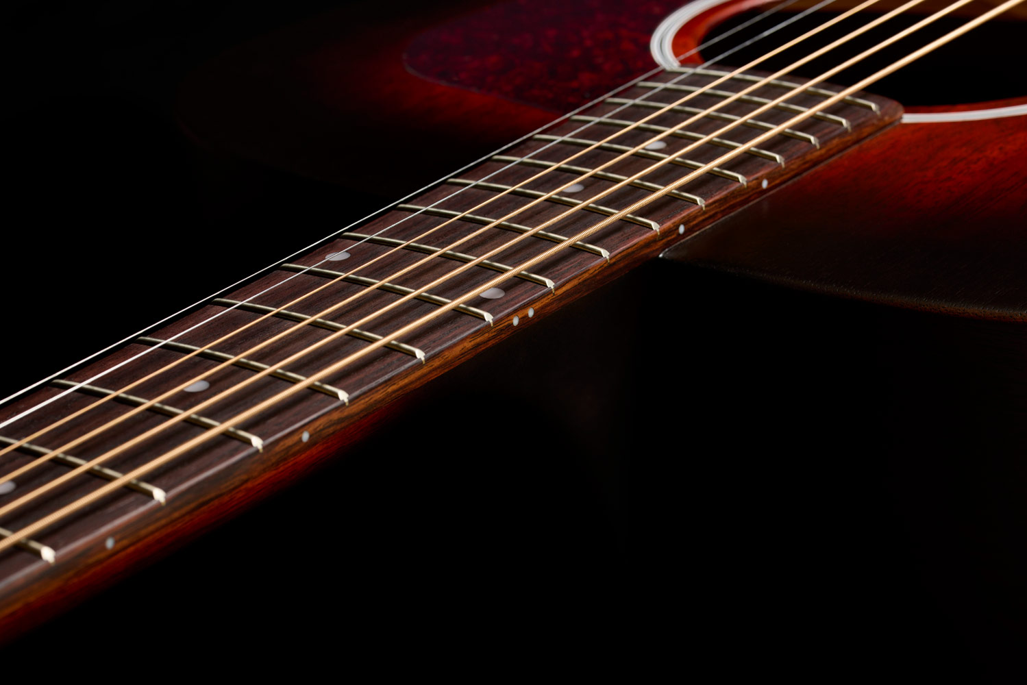 Close-up of D-20 Vintage Sunburst neck and strings