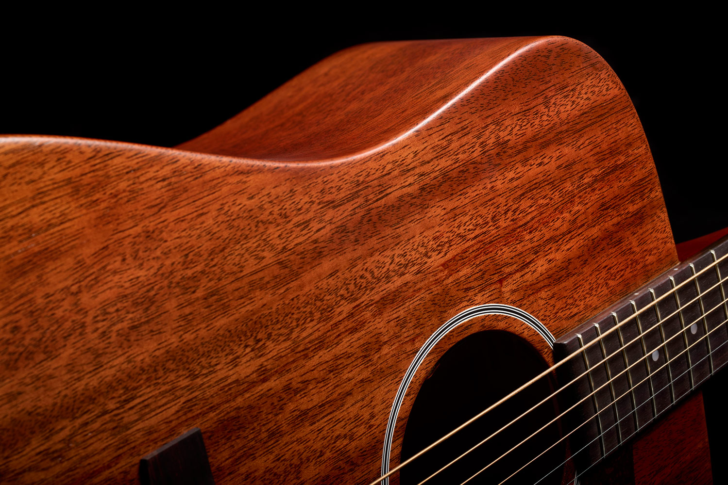 Close-up of D-20 Natural curved shoulder
