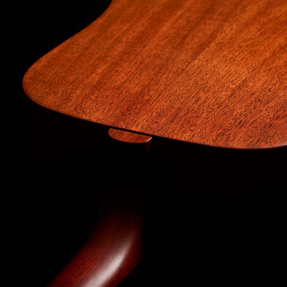 Close-up of D-20 Natural neck heel thumb