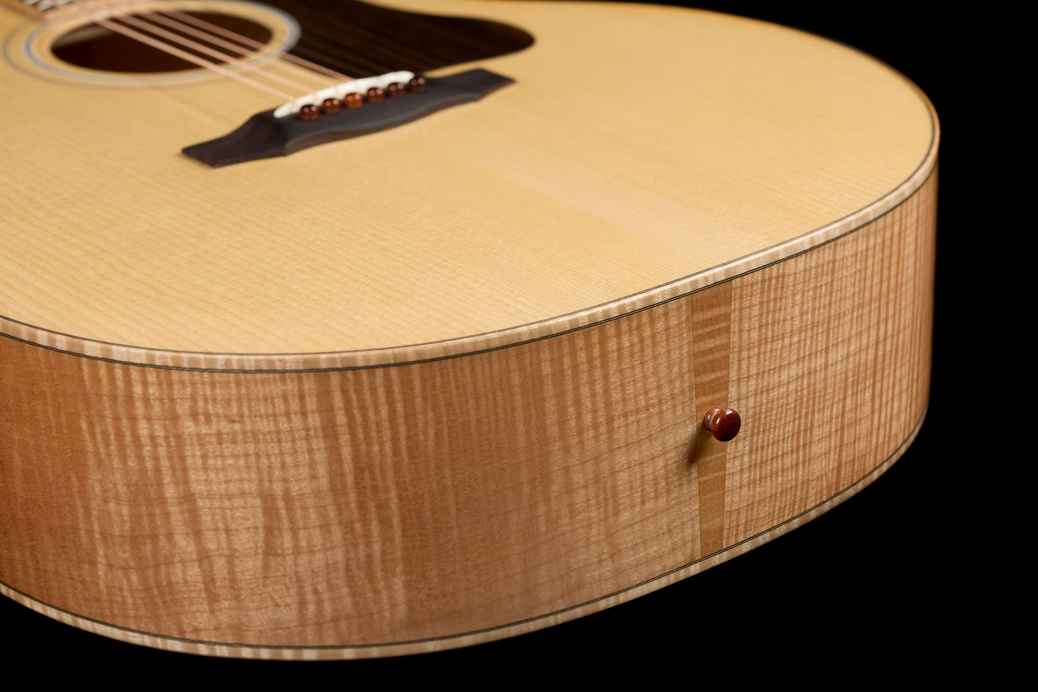 Close-up of VR1 F-40 Au Naturel strap pin