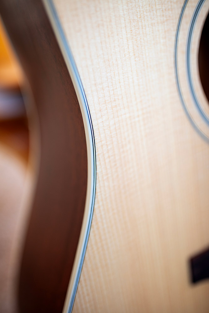 Close up of D-40 Standard Natural body binding