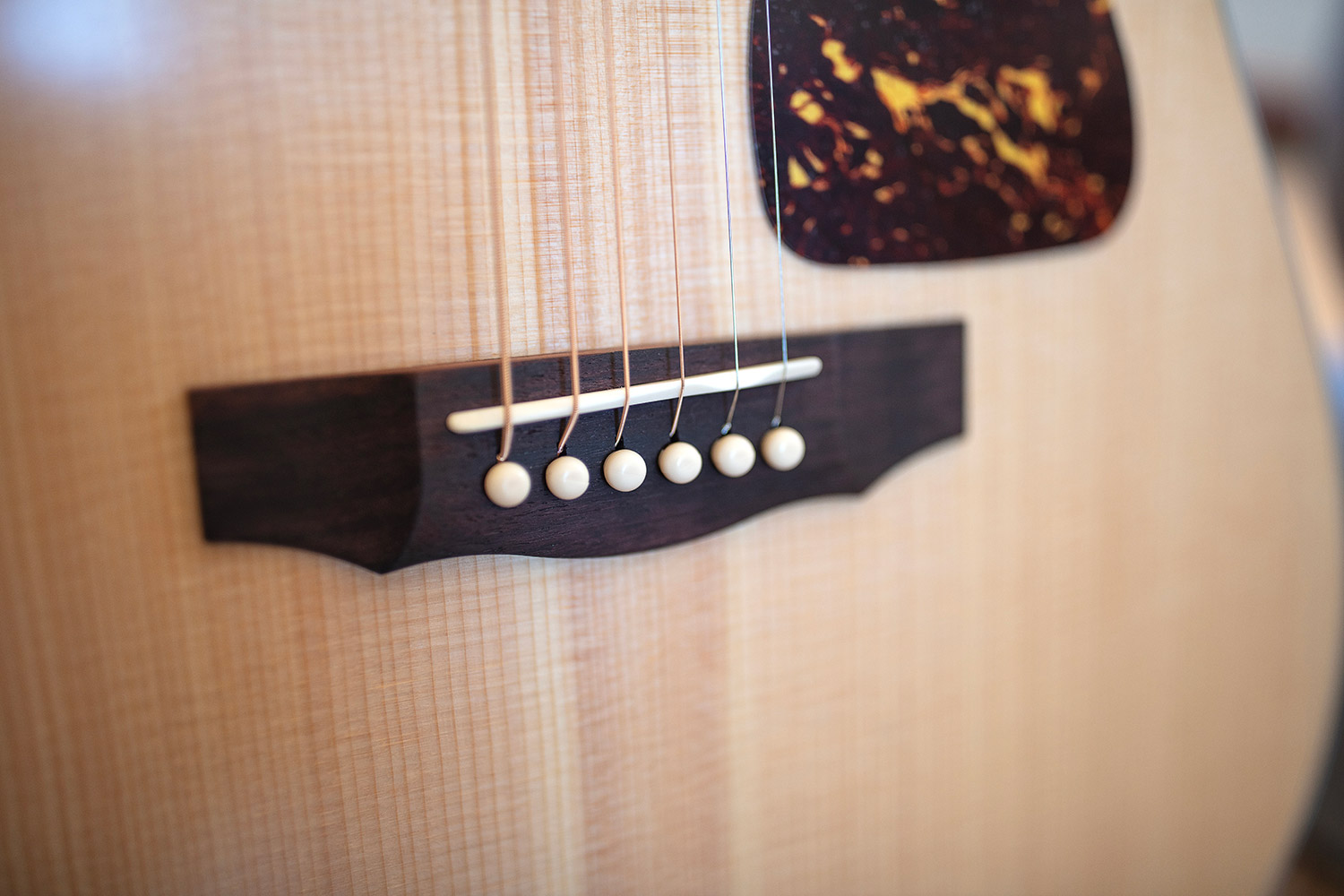 Close up of D-40 Standard Natural bridge