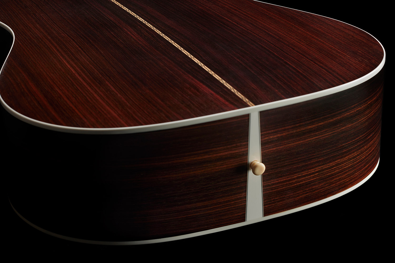 Close-up D-50 Standard Natural strap pin