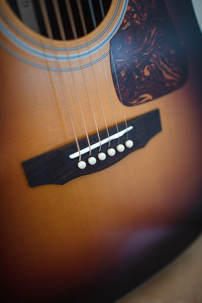 Close-up of D-50 Standard Antique Burst bridge