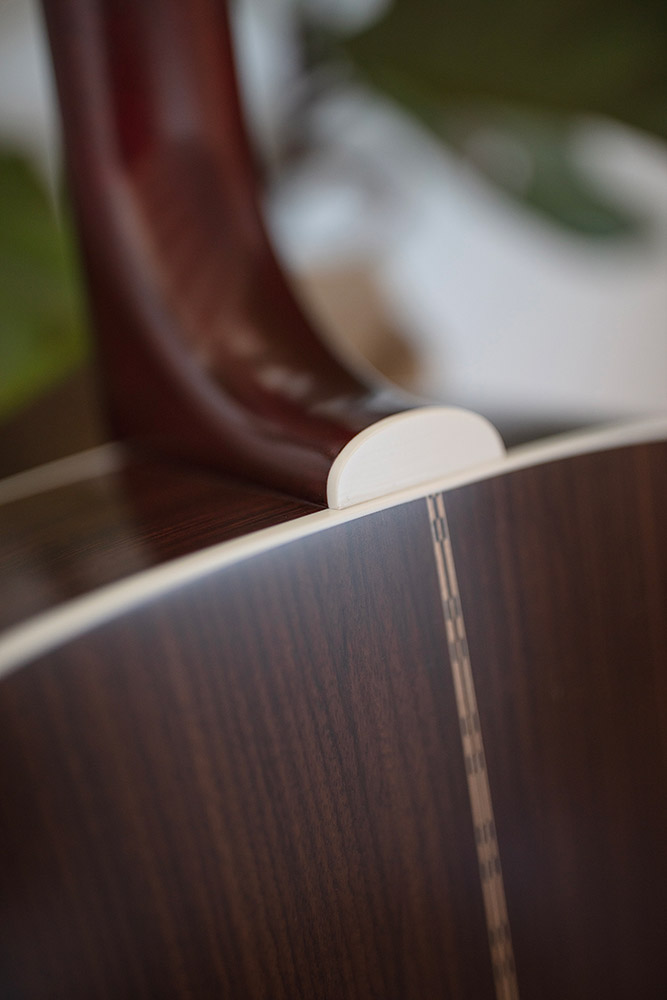 Close-up of D-50 Standard Antique Burst heel