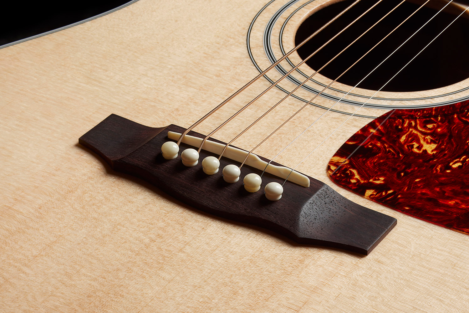 Close-up D-50 Standard Natural bridge