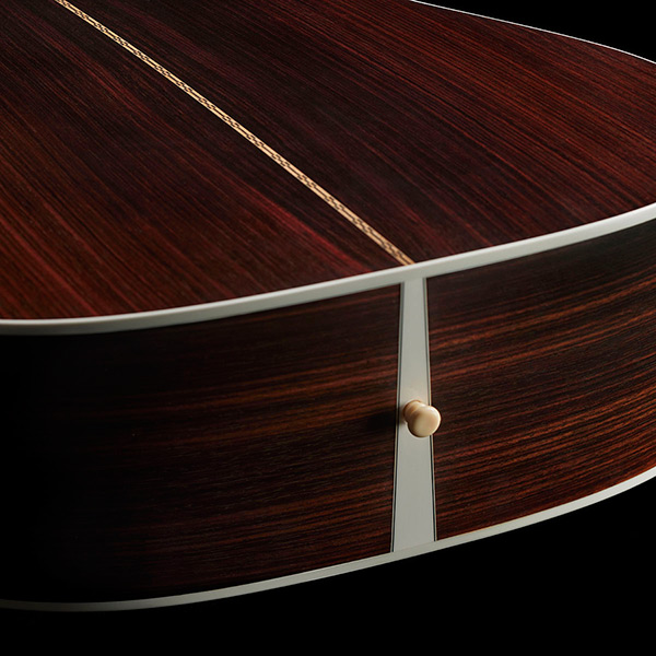 Close-up D-50 Standard Natural strap pin thumb