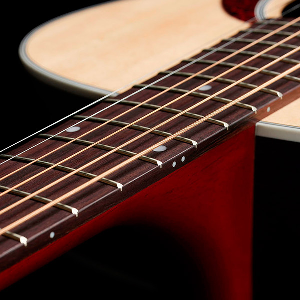 Close-up of the M-50 Standard Natural neck thumb