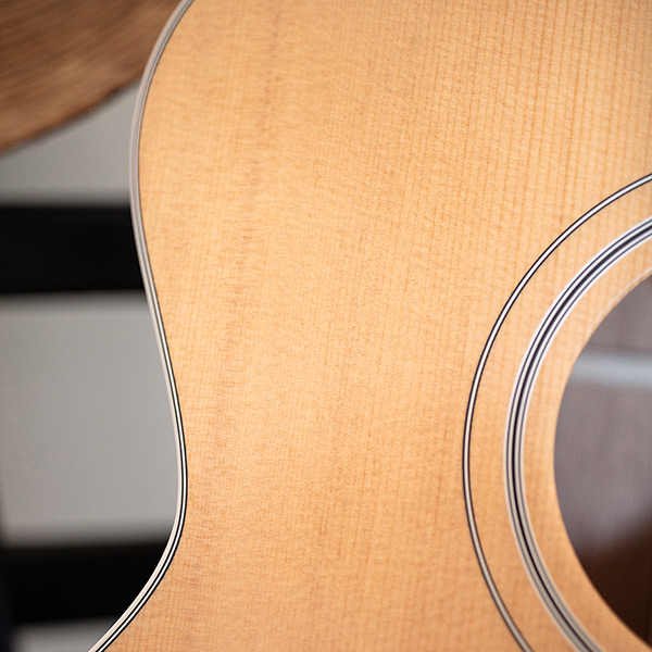 Close-up of F-40 Standard Natural binding thumb