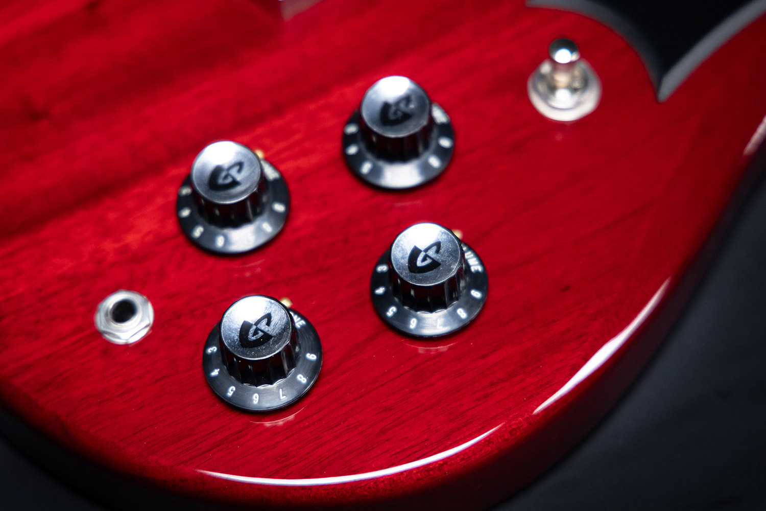 Close-up of Polara Deluxe Cherry Red knobs