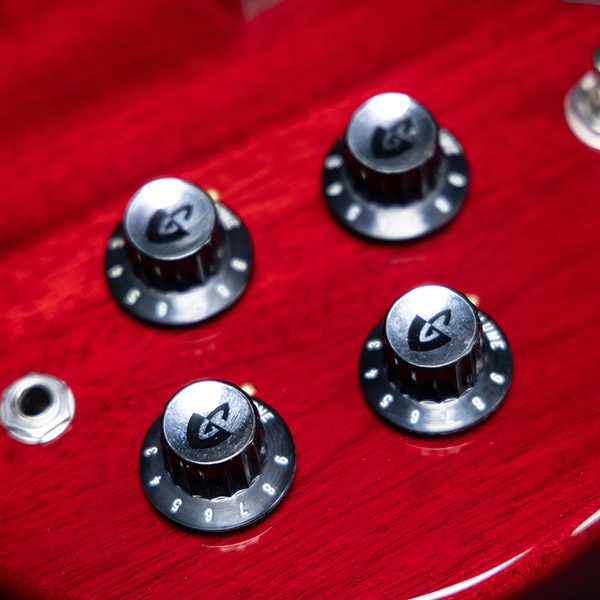 Close-up of Polara Deluxe Cherry Red knobs thumb