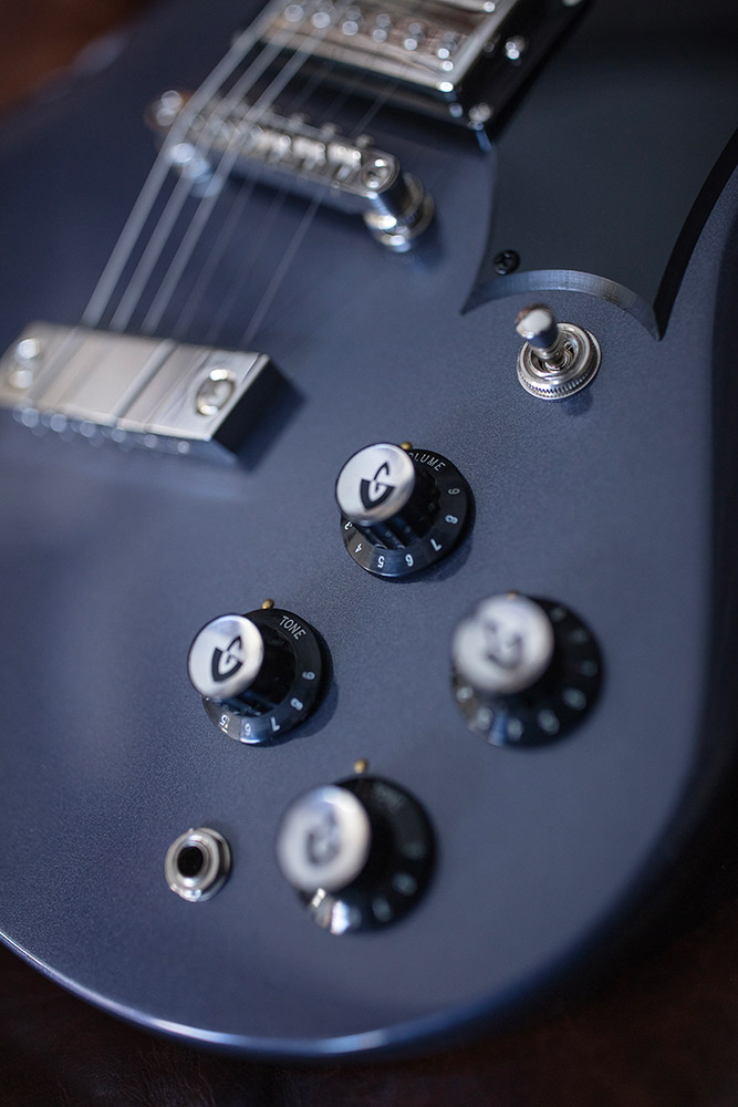 Close-up of the Polara Deluxe Canyon Dusk knobs