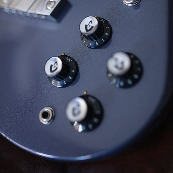 Close-up of the Polara Deluxe Canyon Dusk knobs thumb