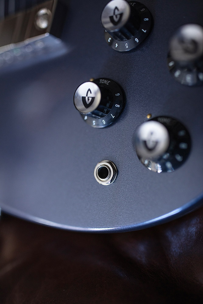 Close-up of the Polara Deluxe Canyon Dusk knobs