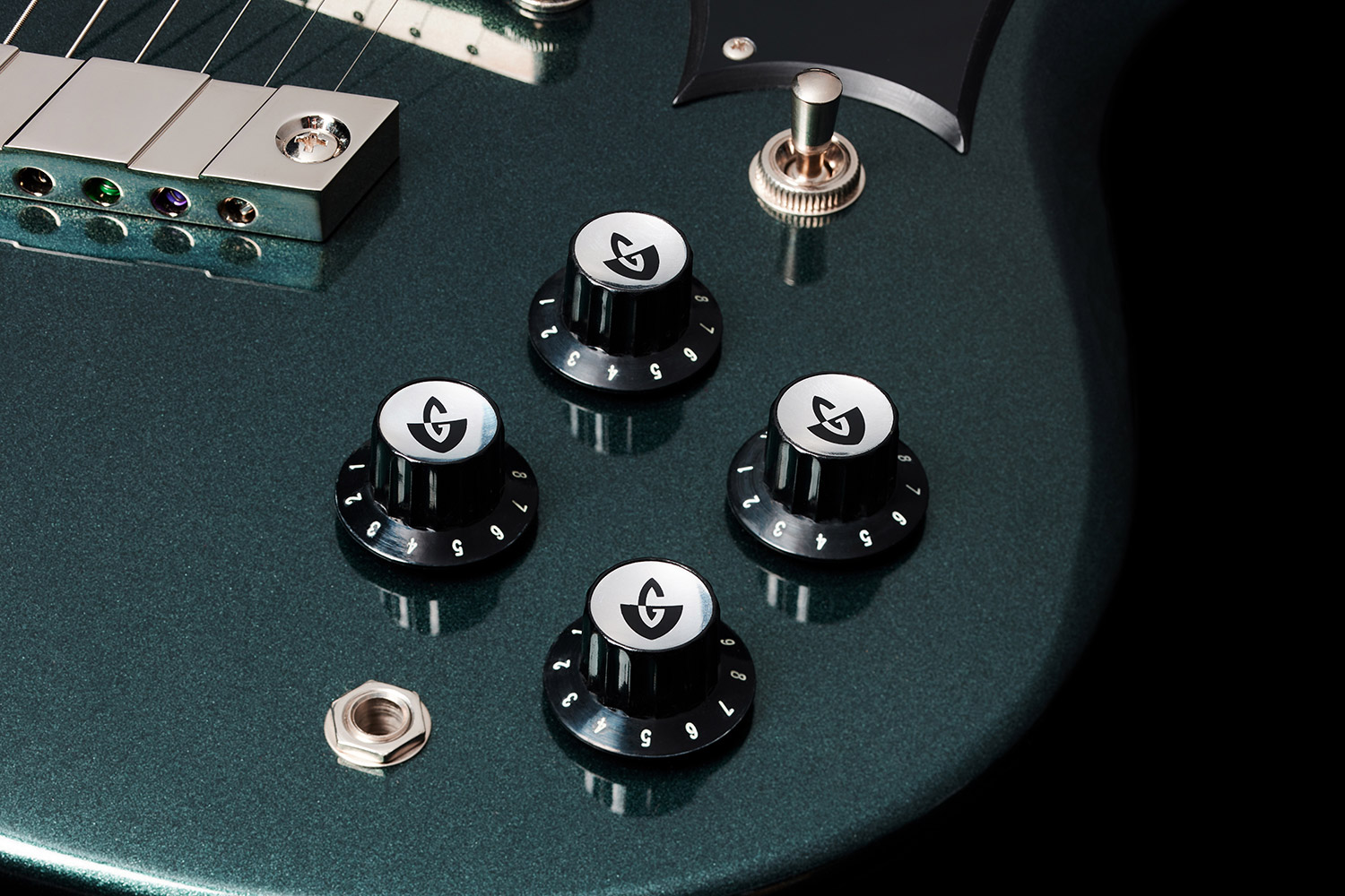 Close-up of the Polara Deluxe Kingswood Green knobs