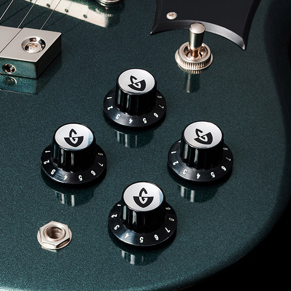Close-up of the Polara Deluxe Kingswood Green knobs thumb
